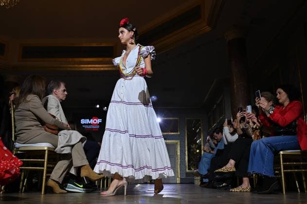 International Flamenco Fashion Week Madrid, (SIMOF) - 30 Oct 2025 A model walks in a Flor De Cerezo design at the International Flamenco Fashion Week Madrid, (SIMOF) show, at the Wellington Hotel. Madrid Spain Copyright: xAtilanoxGarciax xSOPAxImagesx FOTO54080