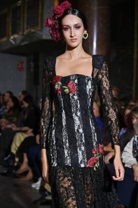 International Flamenco Fashion Week Madrid, (SIMOF) - 30 Oct 2025 A model walks in a Peca design at the International Flamenco Fashion Week Madrid, (SIMOF) show, at the Wellington Hotel. Madrid Spain Copyright: xAtilanoxGarciax xSOPAxImagesx FOTO54089