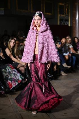 International Flamenco Fashion Week Madrid, (SIMOF) - 30 Oct 2025 A model walks in a Peca design at the International Flamenco Fashion Week Madrid, (SIMOF) show, at the Wellington Hotel. Madrid Spain Copyright: xAtilanoxGarciax xSOPAxImagesx FOTO54094