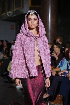 International Flamenco Fashion Week Madrid, (SIMOF) - 30 Oct 2025 A model walks in a Peca design at the International Flamenco Fashion Week Madrid, (SIMOF) show, at the Wellington Hotel. Madrid Spain Copyright: xAtilanoxGarciax xSOPAxImagesx FOTO54097