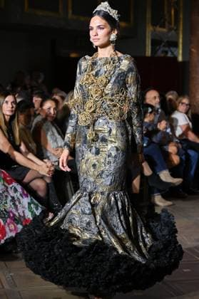 International Flamenco Fashion Week Madrid, (SIMOF) - 30 Oct 2025 A model walks in a Peca design at the International Flamenco Fashion Week Madrid, (SIMOF) show, at the Wellington Hotel. Madrid Spain Copyright: xAtilanoxGarciax xSOPAxImagesx FOTO54098