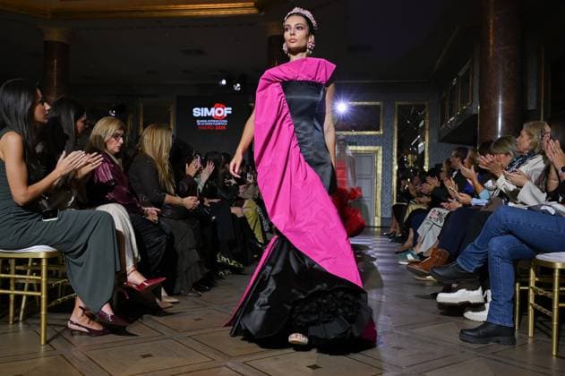 International Flamenco Fashion Week Madrid, (SIMOF) - 30 Oct 2025 A model walks in a Peca design at the International Flamenco Fashion Week Madrid, (SIMOF) show, at the Wellington Hotel. Madrid Spain Copyright: xAtilanoxGarciax xSOPAxImagesx FOTO54104