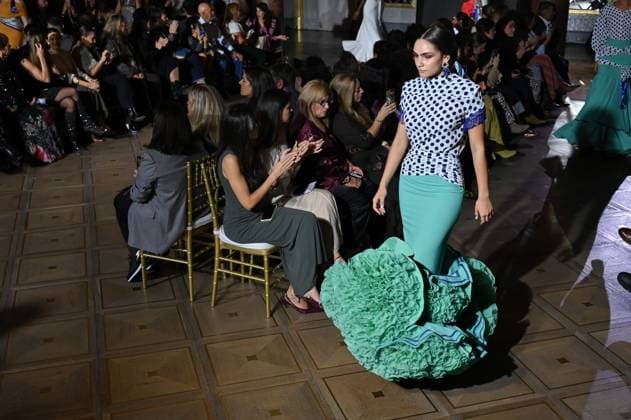 International Flamenco Fashion Week Madrid, (SIMOF) - 30 Oct 2025 A model walks in a Peca design at the International Flamenco Fashion Week Madrid, (SIMOF) show, at the Wellington Hotel. Madrid Spain Copyright: xAtilanoxGarciax xSOPAxImagesx FOTO54120
