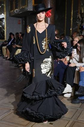 International Flamenco Fashion Week Madrid, (SIMOF) - 30 Oct 2025 A model walks in a Sergy design at the International Flamenco Fashion Week Madrid, (SIMOF) show, at the Wellington Hotel. Madrid Spain Copyright: xAtilanoxGarciax xSOPAxImagesx FOTO54128