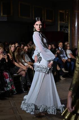 International Flamenco Fashion Week Madrid, (SIMOF) - 30 Oct 2025 A model walks in a Sergy design at the International Flamenco Fashion Week Madrid, (SIMOF) show, at the Wellington Hotel. Madrid Spain Copyright: xAtilanoxGarciax xSOPAxImagesx FOTO54135