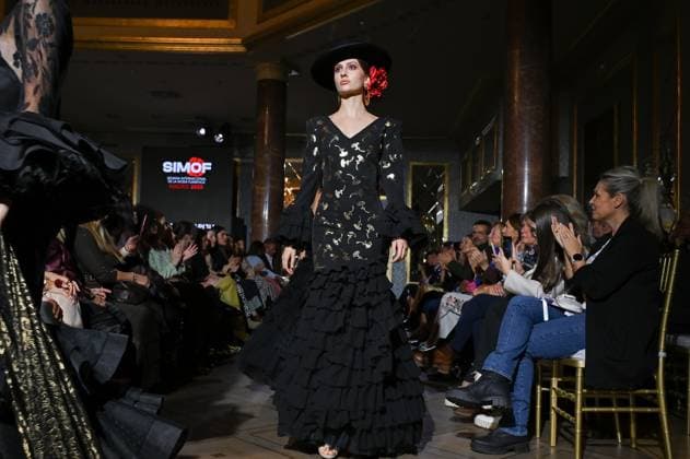 International Flamenco Fashion Week Madrid, (SIMOF) - 30 Oct 2025 A model walks in a Sergy design at the International Flamenco Fashion Week Madrid, (SIMOF) show, at the Wellington Hotel. Madrid Spain Copyright: xAtilanoxGarciax xSOPAxImagesx FOTO54137