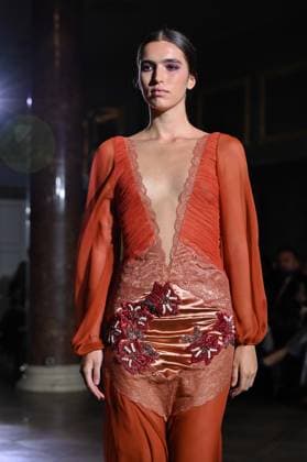 International Flamenco Fashion Week Madrid, (SIMOF) - 30 Oct 2025 A model walks in a Victorio and Lucchino design at the International Flamenco Fashion Week Madrid, (SIMOF) show, at the Wellington Hotel. Madrid Spain Copyright: xAtilanoxGarciax xSOPAxImagesx FOTO54164