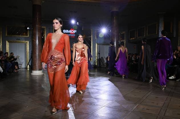 International Flamenco Fashion Week Madrid, (SIMOF) - 30 Oct 2025 Model walk in a Victorio and Lucchino design at the International Flamenco Fashion Week Madrid, (SIMOF) show, at the Wellington Hotel. Madrid Spain Copyright: xAtilanoxGarciax xSOPAxImagesx FOTO54177