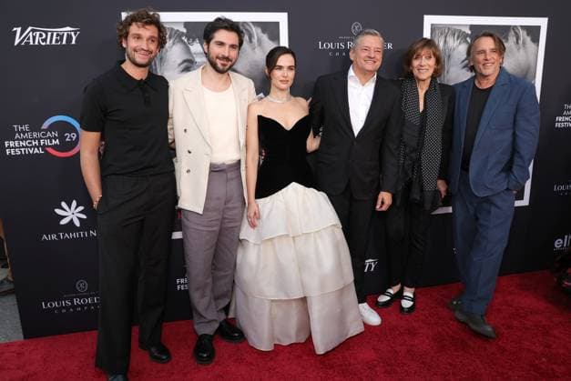 30 October 2025 - Los Angeles, California - Aubry Dullin, Guillaume Marbeck, Zoey Deutch, Ted Sarandos, MichÂle Halberstadt, Richard Linklater. The French American Film Festival Screening of Netflix s Nouvelle Vague held at the DGA Theater Complex. Los Angeles USA - ZUMAa123 20251030_zaa_a123_152 Copyright: xADx