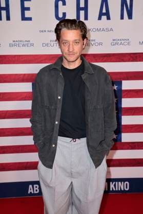 Maeckes at the premiere of the movie Make Me Feel in the Astor Film Lounge Berlin, 30 10 2025 Foto:xS.xGabschx xFuturexImagex change_5015