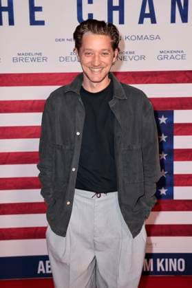 Maeckes at the premiere of the movie Make Me Feel in the Astor Film Lounge Berlin, 30 10 2025 Foto:xS.xGabschx xFuturexImagex change_5016