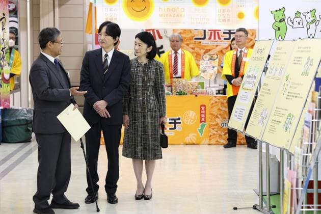 Crown prince visits food festival in Tokyo Japanese Crown Prince Fumihito (C) and Crown Princess Kiko visit a farm and marine food festival in Tokyo on Oct. 31, 2025. (Pool photo)  A14AA0004993678P