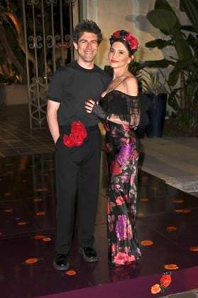 Max Greenfield with wife Tess Sanchez at the 5 Dia De Muertos Gala presented by Lexus, Tequila Don Julio, Nike, Dnero, Mattel, Calamigos Ranch and Maremoto at Los¯Angeles¯River¯Center¯ ¯Gardens Los Angeles, 30 10 2025 Foto:xD.xStarbuckx xFuturexImagex muertos_5011