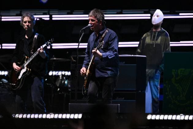 OASIS CONCERT MELBOURNE, Noel Gallagher (right) of English rock band Oasis performs during the first show of their Australian tour at Marvel Stadium, in Melbourne, Friday, October 31, 2025. ( NO ARCHIVING, EDITORIAL USE ONLY MELBOURNE VICTORIA AUSTRALIA  Copyright: xJOELxCARRETTx 20251031197980158234