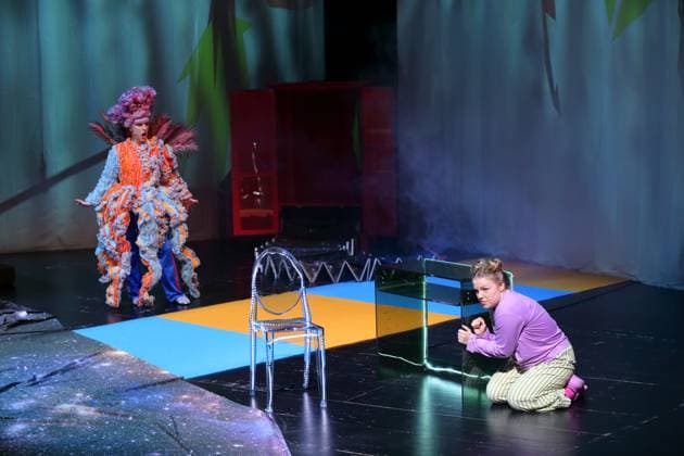 Lana Maletic as Tintenfischlady, Mama and Evelina Smolina as Elli , f l , during the photo rehearsal for Tintenfischlady at the Deutsche Oper in Berlin, Tischlerei, October 30, 2025 Musical theater for children and adults Composition Sidney Corbett Text Chiara Corbett Musical direction L