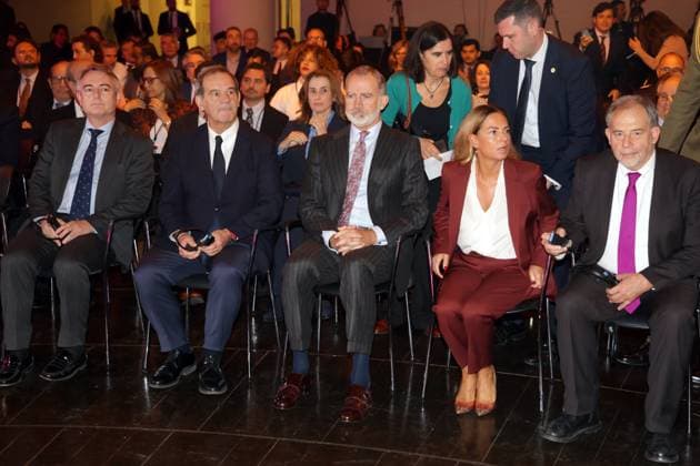King Felipe attends the first Ibero-American Future Congress The head of the Ibero-American General Secretariat, Andrés Allamand, and King Felipe during the Ibero-American Future Congress, at Casa América, on October 31, 2025, in Madrid Spain Organized by the Ibero-American General Secretariat SEGIB and the Fundación Encuentros del Futuro FEF , the event will address, between October 30 and 31, issues such as the future of the world order, the crisis of democracy, smart cities, neuro-rights or education in the age of artificial intelligence FAMOUS KINGS CONGRESS José Ramó Madrid Madrid Madrid Spain  Copyright: xJosÃ xRamonxHernandox 7068588