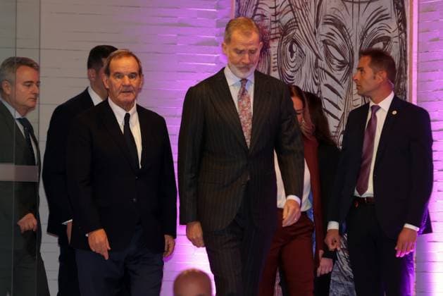 King Felipe attends the first Ibero-American Future Congress The head of the Ibero-American General Secretariat, Andrés Allamand, and King Felipe during the Ibero-American Future Congress, at Casa América, on October 31, 2025, in Madrid Spain Organized by the Ibero-American General Secretariat SEGIB and the Fundación Encuentros del Futuro FEF , the event will address, between October 30 and 31, issues such as the future of the world order, the crisis of democracy, smart cities, neuro-rights or education in the age of artificial intelligence FAMOUS KINGS CONGRESS José Ramó Madrid Madrid Madrid Spain  Copyright: xJosÃ xRamonxHernandox 7068576