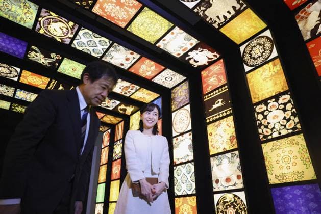 Entertainment Bilder des Tages Princess visits exhibition digitally showcasing imperial treasures Japanese Princess Kako visits Ueno Royal Museum in Tokyo on Oct. 31, 2025, for a special exhibition digitally displaying imperial artifacts housed in the Shosoin treasure house in the ancient Japanese capital of Nara. (Pool photo)  A14AA0004994249P