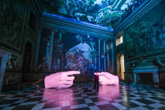 Entertainment Bilder des Tages Peter Walker Connection and Identity installations photocall at the Painted Hall, Old Royal Naval College Greenwich, London, UK London, UK. 31th Oct 2025. Staff with Peter Walker s installations Connection and Identity in the Painted Hall at Old Royal Naval College, Greenwich. Identity shows eight illuminated suspended columns, evoking DNA structures, and Connection is a modern re-interpretation of Michelangelo™s Creation of Adam, replacing the traditionally male hands with casts of women™s hands., Credit:Imageplotter Avalon  Copyright: xImageplotterx xAvalonx 1049395632