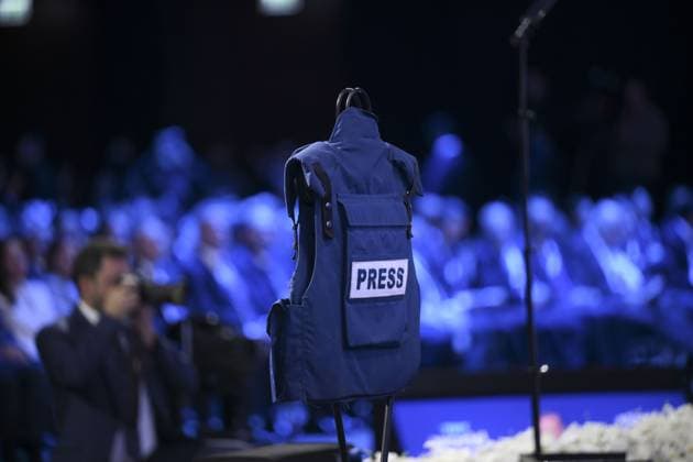 Turkish President Recep Tayyip Erdogan ISTANBUL, TURKIYE - OCTOBER 31: Turkish President Recep Tayyip Erdogan is presented a press vest by six Gazan journalists on behalf of members of the press who were killed in Israeli attacks on Gaza, during TRT World Forum at Hilton Istanbul Bomonti Hotel in Istanbul, Turkiye on October 31, 2025. Arif Hudaverdi Yaman Anadolu Istanbul Turkey. Editorial use only. Please get in touch for any other usage.  Copyright: x2025xAnadoluxArifxHudaverdixYamanx