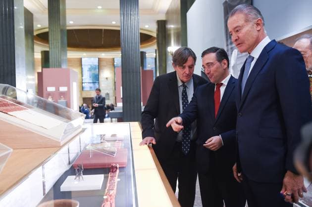 Albares inaugurates the exhibition Half of the world Women in indigenous Mexico The director of the Cervantes Institute, Luis García Montero, Minister of Foreign Affairs, European Union and Cooperation, José Manuel Albares, and the Mexican ambassador to Spain, Quirino Ordaz Coppel, presides over the opening of the exhibition Half of the World Women in Indigenous Mexico , to 31 October 2025, in Madrid Spain The exhibition has been organized by the AECID together with the National Institute of Anthropology and History of Mexico INAH 31 OCTOBER 2025 Spain  Copyright: xGustavoxValientex 7069279