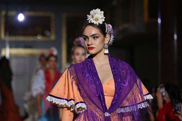 International Flamenco Fashion Week Madrid, (SIMOF) in Spain - 31 Oct 2025 A model walks in a Amparo Pardal design at the International Flamenco Fashion Week Madrid, (SIMOF) show, at the Wellington Hotel. Madrid Spain Copyright: xAtilanoxGarciax xSOPAxImagesx FOTO54233