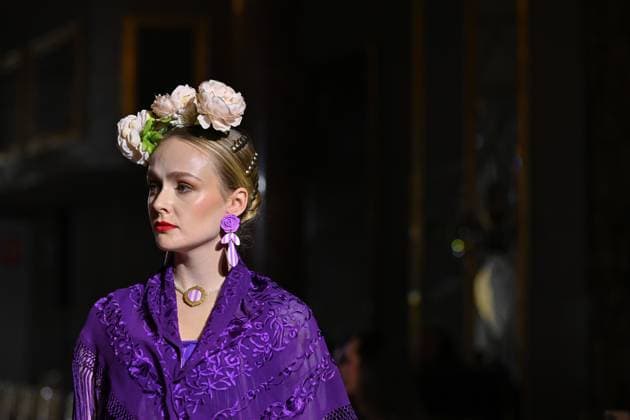 International Flamenco Fashion Week Madrid, (SIMOF) in Spain - 31 Oct 2025 A model walks in a Amparo Pardal design at the International Flamenco Fashion Week Madrid, (SIMOF) show, at the Wellington Hotel. Madrid Spain Copyright: xAtilanoxGarciax xSOPAxImagesx FOTO54256