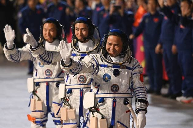(251031) -- JIUQUAN, Oct. 31, 2025 -- Chinese astronauts Zhang Lu (R), Wu Fei (C) and Zhang Hongzhang attend a send-off ceremony at the Jiuquan Satellite Launch Center in northwest China on Oct. 31, 2025. A send-off ceremony for the three Chinese astronauts of the Shenzhou-21 crewed space mission was held Friday at the Jiuquan Satellite Launch Center in northwest China, according to the China Manned Space Agency. ) FOCUS Send-off ceremony held for Chinese astronauts of Shenzhou-21 mission LianxZhen 