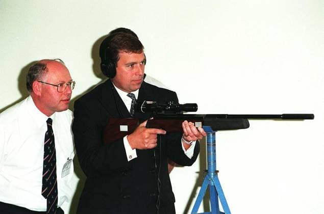HRH DUKE OF YORK Visiting St Dunstan s Home for Blinded Ex-Service Men and Women in Brighton, Sussex COMPULSORY CREDIT: UPPA Photoshot Photo UE 015345 A 28.09.1998 HRH DUKE OF YORK Visiting St Dunstan s Home for Blinded Ex-Service Men and Women in Brighton, Sussex COMPULSORY CREDIT: UPPA Photoshot Photo UE 015345 A 28.09.1998, Credit:Photoshot Avalon United Kingdom  Copyright: xPhotoshotx xAvalonx 0502731558