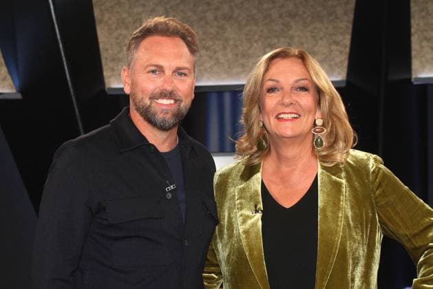 Steven Gaetjen and Bettina Tietjen on the NDR Talk Show on 31 10 2025 in Hamburg NDR Talk Show on 31 10 2025 in Hamburg