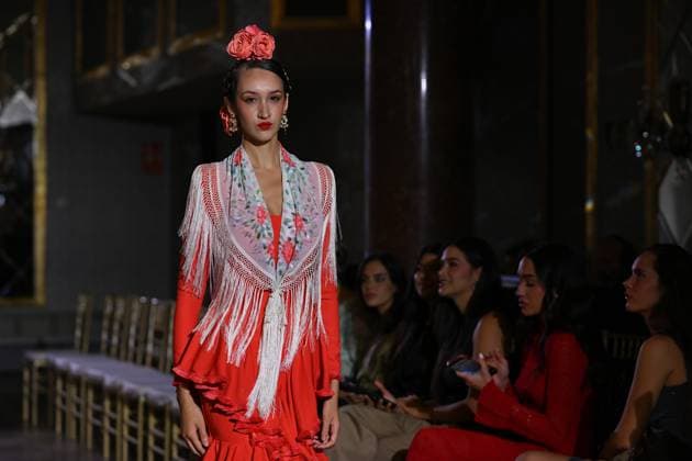 Amparo Pardal in International Flamenco Fashion Amparo Pardal design at the International Flamenco Fashion Week Madrid, (SIMOF) show, at the Wellington Hotel, on October 31, 2025 in Madrid, Spain Featuring: A model walks in a Amparo Pardal design at the International Flamenco Fashion Week Madrid, (SIMOF) show, at the Wellington Hotel, on October 31, 2025 in Madrid, Spain Where: Madrid, Spain When: 31 Oct 2025 Credit: Oscar Gonzalez WENN Madrid Spain Copyright: xOscarxGonzalez WENNx wenn40755300 OFA ZOJx wenn40755300