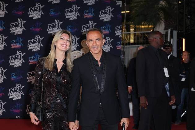 Nikos Aliagas and his wife Tina Grigoriou at the photocall of the 27th NRJ Music Awards at the Palais des Festivals in Cannes, France, on October 31, 2025 Dominique Jacovides Bestimage 27th NRJ Music Awards in Cannes, France, on October 31, 2025 Cannes France  Copyright: xDOMINIQUExJACOVIDESx xBESTIMAGExDOMINIQUExJACOVIDESx xBESTIMAGEx