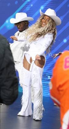 October 31 2025 Sheinelle Jones on Today Show Halloween Celebration at Rockeffer Plaza in New York. October 31, 2025 Copyright: xRW Mediapunchx