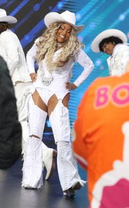 October 31 2025 Sheinelle Jones on Today Show Halloween Celebration at Rockeffer Plaza in New York. October 31, 2025 Copyright: xRW Mediapunchx