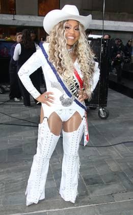 October 31 2025 Sheinelle Jones on Today Show Halloween Celebration at Rockeffer Plaza in New York. October 31, 2025 Copyright: xRW Mediapunchx