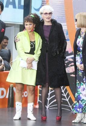 October 31 2025 Laura Jarrett, Savannah Guthrie on Today Show Halloween Celebration at Rockeffer Plaza in New York. October 31, 2025 Copyright: xRW Mediapunchx