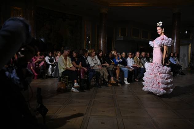 International Flamenco Fashion Week Madrid, (SIMOF) in Madrid - 31 Oct 2025 A model walks in a Angela Isa design at the International Flamenco Fashion Week Madrid, (SIMOF) show, at the Wellington Hotel in Madrid. Madrid Spain Copyright: xAtilanoxGarciax xSOPAxImagesx FOTO54305