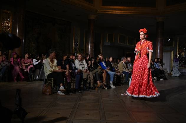 International Flamenco Fashion Week Madrid, (SIMOF) in Madrid - 31 Oct 2025 A model walks in a Angela Isa design at the International Flamenco Fashion Week Madrid, (SIMOF) show, at the Wellington Hotel in Madrid. Madrid Spain Copyright: xAtilanoxGarciax xSOPAxImagesx FOTO54355