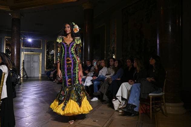International Flamenco Fashion Week Madrid, (SIMOF) in Madrid - 31 Oct 2025 A model walks in a Inma Benicio design at the International Flamenco Fashion Week Madrid, (SIMOF) show, at the Wellington Hotel in Madrid. Madrid Spain Copyright: xAtilanoxGarciax xSOPAxImagesx FOTO54368