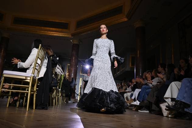 International Flamenco Fashion Week Madrid, (SIMOF) in Madrid - 31 Oct 2025 A model walks in a Inma Benicio design at the International Flamenco Fashion Week Madrid, (SIMOF) show, at the Wellington Hotel in Madrid. Madrid Spain Copyright: xAtilanoxGarciax xSOPAxImagesx FOTO54376