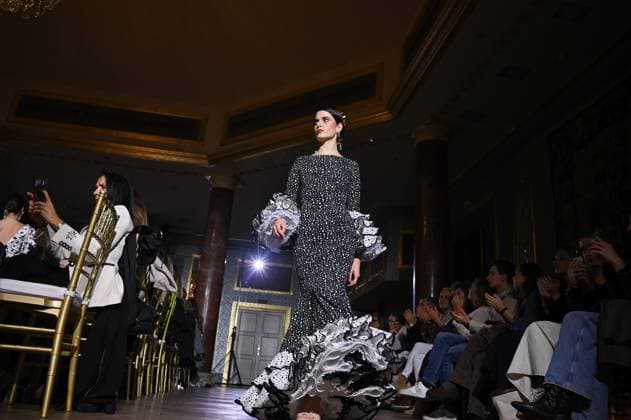 International Flamenco Fashion Week Madrid, (SIMOF) in Madrid - 31 Oct 2025 A model walks in a Inma Benicio design at the International Flamenco Fashion Week Madrid, (SIMOF) show, at the Wellington Hotel in Madrid. Madrid Spain Copyright: xAtilanoxGarciax xSOPAxImagesx FOTO54379