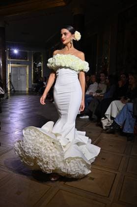 International Flamenco Fashion Week Madrid, (SIMOF) in Madrid - 31 Oct 2025 A model walks in a Inma Benicio design at the International Flamenco Fashion Week Madrid, (SIMOF) show, at the Wellington Hotel in Madrid. Madrid Spain Copyright: xAtilanoxGarciax xSOPAxImagesx FOTO54382