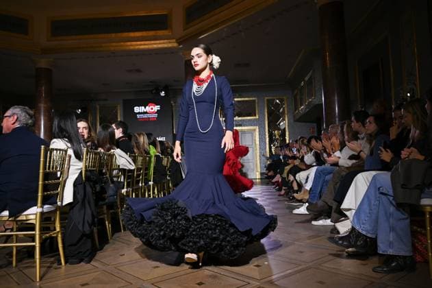 International Flamenco Fashion Week Madrid, (SIMOF) in Madrid - 31 Oct 2025 A model walks in a Inma Benicio design at the International Flamenco Fashion Week Madrid, (SIMOF) show, at the Wellington Hotel in Madrid. Madrid Spain Copyright: xAtilanoxGarciax xSOPAxImagesx FOTO54386