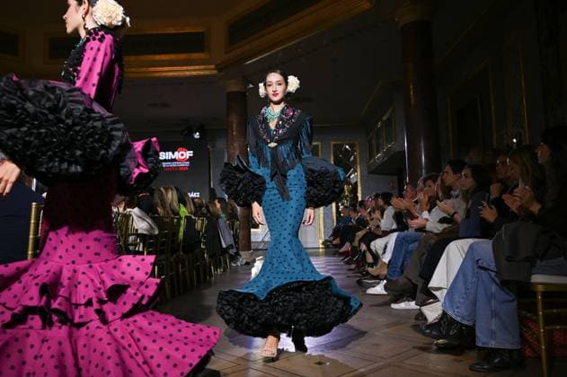 International Flamenco Fashion Week Madrid, (SIMOF) in Madrid - 31 Oct 2025 A model walks in a Inma Benicio design at the International Flamenco Fashion Week Madrid, (SIMOF) show, at the Wellington Hotel in Madrid. Madrid Spain Copyright: xAtilanoxGarciax xSOPAxImagesx FOTO54389