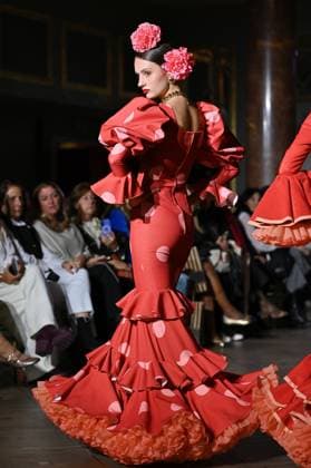 International Flamenco Fashion Week Madrid, (SIMOF) in Madrid - 31 Oct 2025 A model walks in a Inma Benicio design at the International Flamenco Fashion Week Madrid, (SIMOF) show, at the Wellington Hotel in Madrid. Madrid Spain Copyright: xAtilanoxGarciax xSOPAxImagesx FOTO54399