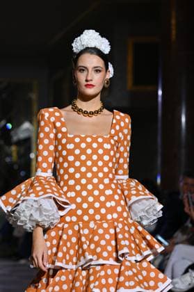 International Flamenco Fashion Week Madrid, (SIMOF) in Madrid - 31 Oct 2025 A model walks in a Inma Benicio design at the International Flamenco Fashion Week Madrid, (SIMOF) show, at the Wellington Hotel in Madrid. Madrid Spain Copyright: xAtilanoxGarciax xSOPAxImagesx FOTO54401
