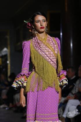 International Flamenco Fashion Week Madrid, (SIMOF) in Madrid - 31 Oct 2025 A model walks in a Inma Benicio design at the International Flamenco Fashion Week Madrid, (SIMOF) show, at the Wellington Hotel in Madrid. Madrid Spain Copyright: xAtilanoxGarciax xSOPAxImagesx FOTO54414