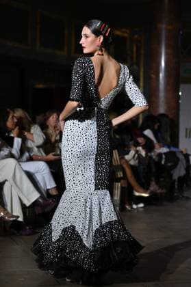 International Flamenco Fashion Week Madrid, (SIMOF) in Madrid - 31 Oct 2025 A model walks in a Inma Benicio design at the International Flamenco Fashion Week Madrid, (SIMOF) show, at the Wellington Hotel in Madrid. Madrid Spain Copyright: xAtilanoxGarciax xSOPAxImagesx FOTO54420