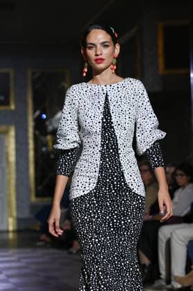 International Flamenco Fashion Week Madrid, (SIMOF) in Madrid - 31 Oct 2025 A model walks in a Inma Benicio design at the International Flamenco Fashion Week Madrid, (SIMOF) show, at the Wellington Hotel in Madrid. Madrid Spain Copyright: xAtilanoxGarciax xSOPAxImagesx FOTO54425