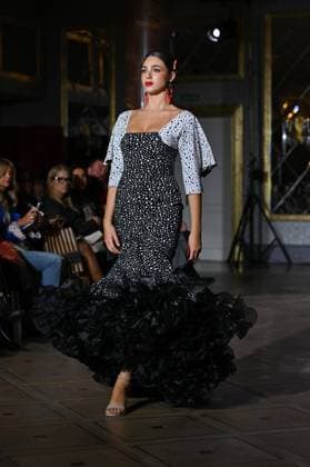 International Flamenco Fashion Week Madrid, (SIMOF) in Madrid - 31 Oct 2025 A model walks in a Inma Benicio design at the International Flamenco Fashion Week Madrid, (SIMOF) show, at the Wellington Hotel in Madrid. Madrid Spain Copyright: xAtilanoxGarciax xSOPAxImagesx FOTO54427